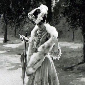 Meet your Posher, Nhan